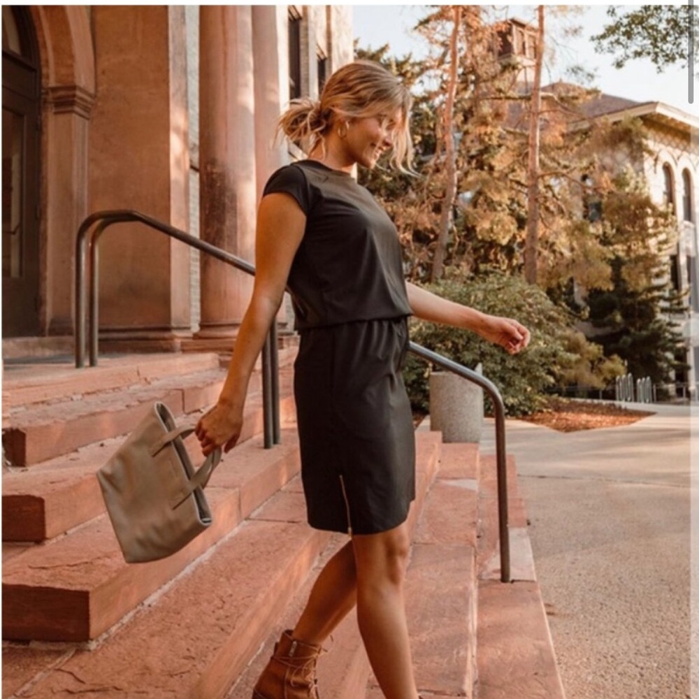 Black Casual Cap-Sleeve Drawstring Waist Dress - Picture 2 of 13